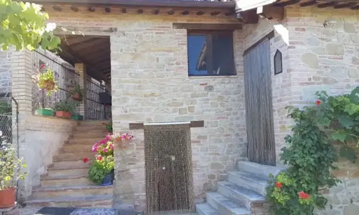 Rexer-Amandola-Vendesi-Casolare-e-terreno-ALTRO
