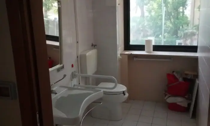 Rexer-Civitanova-Marche-Affittasi-ufficio-Civitanova-Marche-MC-BAGNO