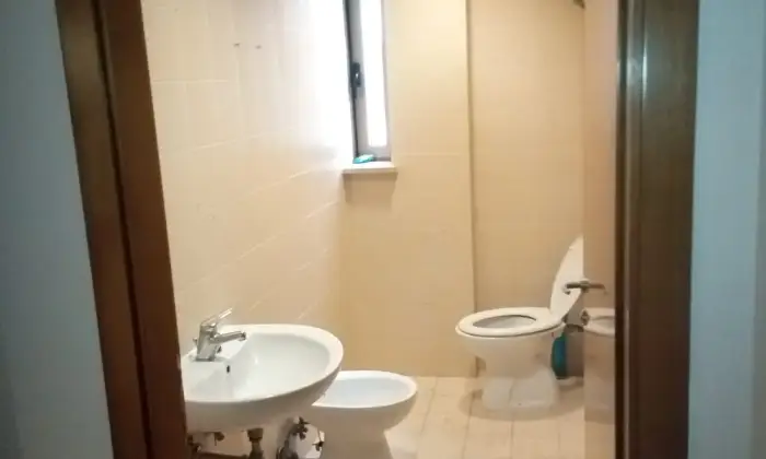 Rexer-Civitanova-Marche-Affittasi-ufficio-in-corso-Umberto-I-BAGNO