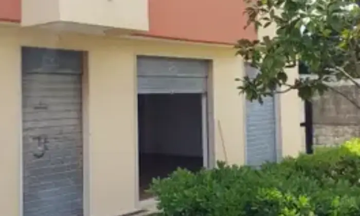 Rexer-Squinzano-Locale-in-vendita-in-via-Papa-Giovanni-Paolo-I-ALTRO