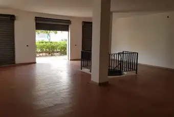 Rexer-Squinzano-Locale-in-vendita-in-via-Papa-Giovanni-Paolo-I-ALTRO