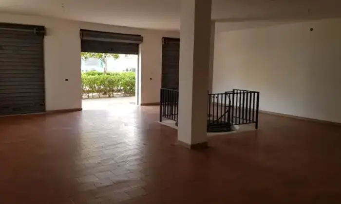 Rexer-Squinzano-Locale-in-vendita-in-via-Papa-Giovanni-Paolo-I-ALTRO