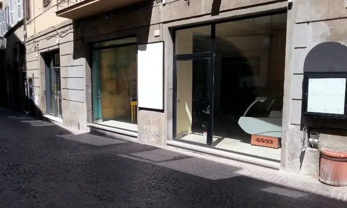 Rexer-Viterbo-Viterbo-Centro-Negozio-mq-vetrine-canna-fumaria-SALONE