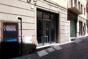 Rexer-Viterbo-Viterbo-Centro-Negozio-mq-vetrine-canna-fumaria-SALONE