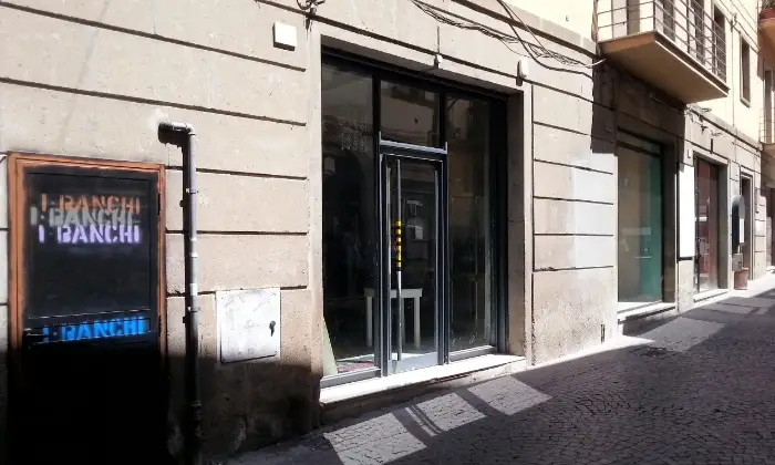 Rexer-Viterbo-Viterbo-Centro-Negozio-mq-vetrine-canna-fumaria-SALONE