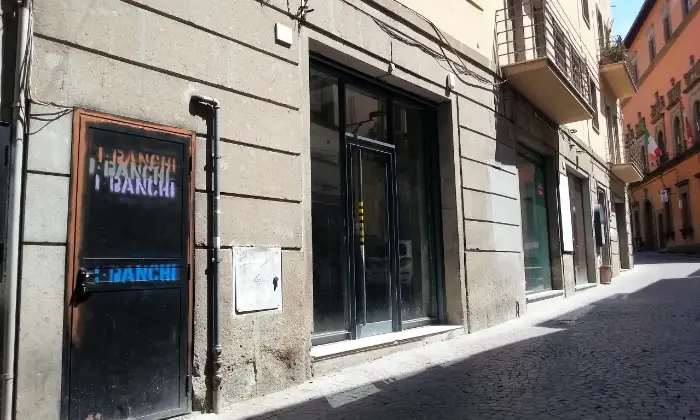 Rexer-Viterbo-Viterbo-Centro-Negozio-mq-vetrine-canna-fumaria-SALONE