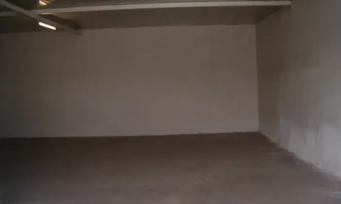 Rexer-Bari-FITTASI-BOX-LOCALI-E-CAPANNONI-AD-USO-DEPOSITO-E-UFFICIO-CUSTODITI-E-VIGILATI-H-GARAGE