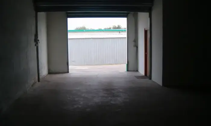 Rexer-Bari-FITTASI-BOX-LOCALI-E-CAPANNONI-AD-USO-DEPOSITO-E-UFFICIO-CUSTODITI-E-VIGILATI-H-GARAGE