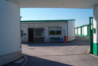 Rexer-Bari-FITTASI-BOX-LOCALI-E-CAPANNONI-AD-USO-DEPOSITO-E-UFFICIO-CUSTODITI-E-VIGILATI-H-GARAGE