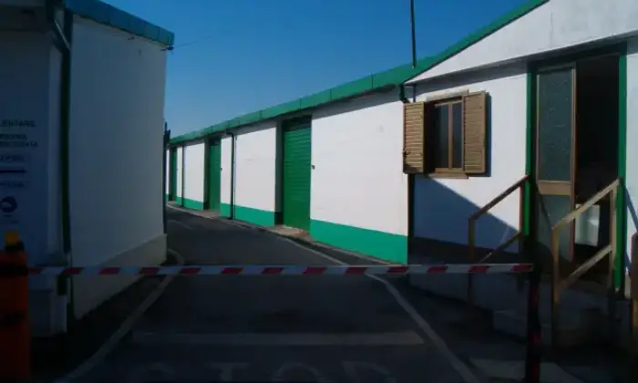 Rexer-Bari-FITTASI-BOX-LOCALI-E-CAPANNONI-AD-USO-DEPOSITO-E-UFFICIO-CUSTODITI-E-VIGILATI-H-GARAGE