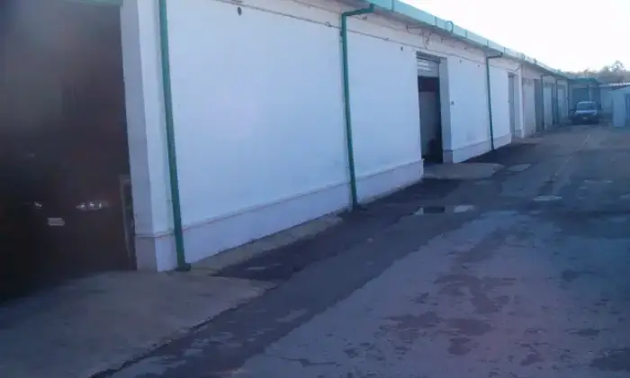 Rexer-Bari-FITTASI-BOX-LOCALI-E-CAPANNONI-AD-USO-DEPOSITO-E-UFFICIO-CUSTODITI-E-VIGILATI-H-GARAGE