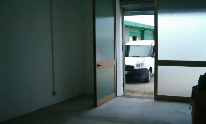 Rexer-Bari-FITTASI-BOX-LOCALI-E-CAPANNONI-AD-USO-DEPOSITO-E-UFFICIO-CUSTODITI-E-VIGILATI-H-GARAGE