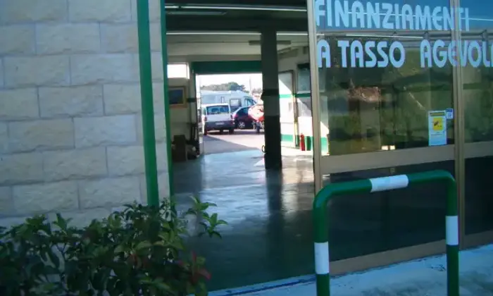 Rexer-Bari-FITTASI-BOX-LOCALI-E-CAPANNONI-AD-USO-DEPOSITO-E-UFFICIO-CUSTODITI-E-VIGILATI-H-GARAGE