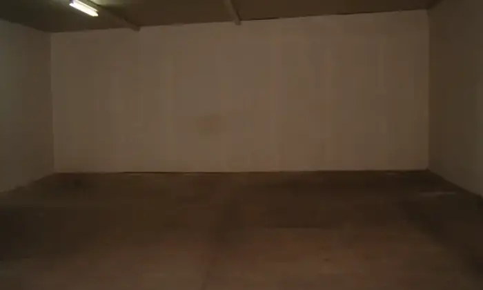 Rexer-Bari-FITTASI-BOX-LOCALI-E-CAPANNONI-AD-USO-DEPOSITO-E-UFFICIO-CUSTODITI-E-VIGILATI-H-GARAGE