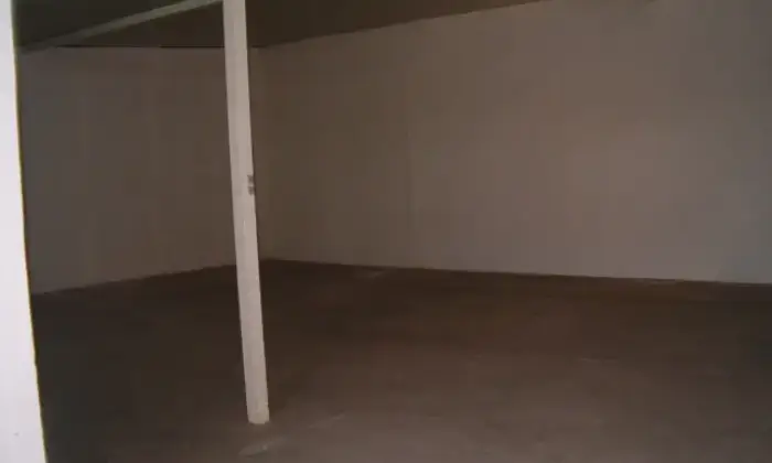 Rexer-Bari-FITTASI-BOX-LOCALI-E-CAPANNONI-AD-USO-DEPOSITO-E-UFFICIO-CUSTODITI-E-VIGILATI-H-GARAGE
