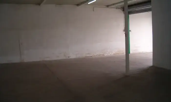 Rexer-Bari-FITTASI-BOX-LOCALI-E-CAPANNONI-AD-USO-DEPOSITO-E-UFFICIO-CUSTODITI-E-VIGILATI-H-GARAGE