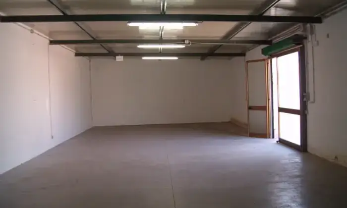 Rexer-Bari-FITTASI-BOX-LOCALI-E-CAPANNONI-AD-USO-DEPOSITO-E-UFFICIO-CUSTODITI-E-VIGILATI-H-GARAGE