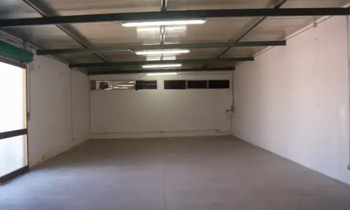 Rexer-Bari-FITTASI-BOX-LOCALI-E-CAPANNONI-AD-USO-DEPOSITO-E-UFFICIO-CUSTODITI-E-VIGILATI-H-GARAGE