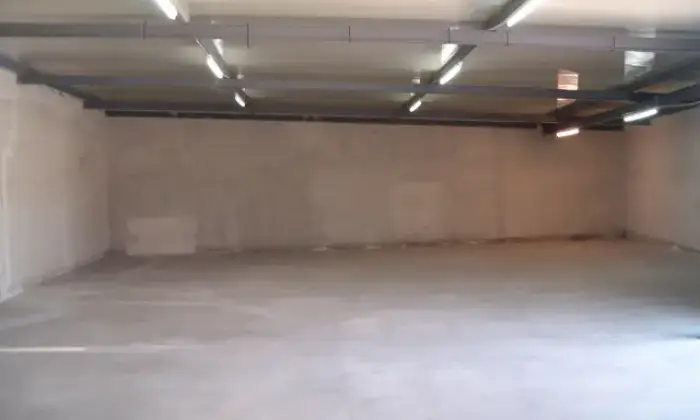 Rexer-Bari-FITTASI-BOX-LOCALI-E-CAPANNONI-AD-USO-DEPOSITO-E-UFFICIO-CUSTODITI-E-VIGILATI-H-GARAGE