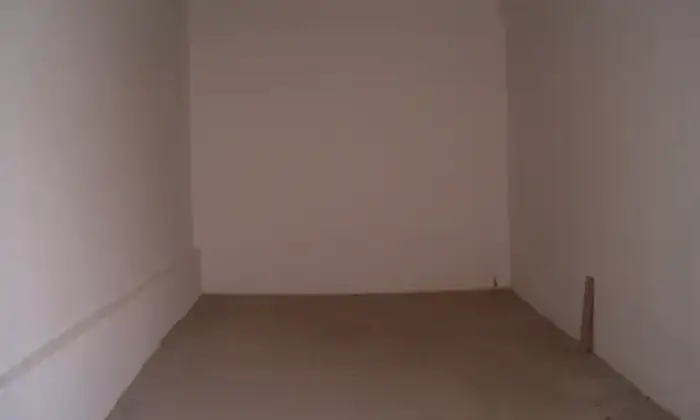 Rexer-Bari-FITTASI-BOX-LOCALI-E-CAPANNONI-AD-USO-DEPOSITO-E-UFFICIO-CUSTODITI-E-VIGILATI-H-GARAGE