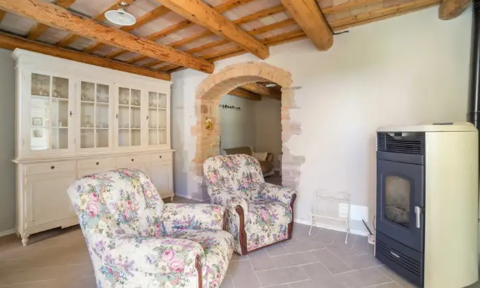 Rexer-San-Ginesio-Finemente-ristrutturata-Casa-nel-BORGO-a-COLDELLAIO-di-San-Ginesio-MC-SALONE