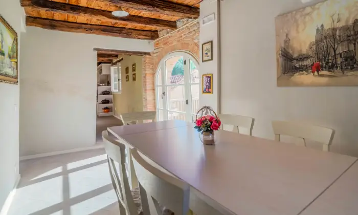 Rexer-San-Ginesio-Finemente-ristrutturata-Casa-nel-BORGO-a-COLDELLAIO-di-San-Ginesio-MC-SALONE