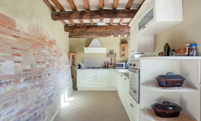 Rexer-San-Ginesio-Finemente-ristrutturata-Casa-nel-BORGO-a-COLDELLAIO-di-San-Ginesio-MC-CUCINA