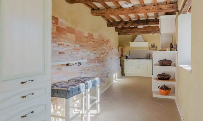 Rexer-San-Ginesio-Finemente-ristrutturata-Casa-nel-BORGO-a-COLDELLAIO-di-San-Ginesio-MC-CUCINA