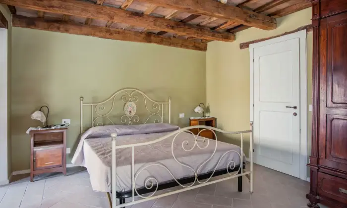 Rexer-San-Ginesio-Finemente-ristrutturata-Casa-nel-BORGO-a-COLDELLAIO-di-San-Ginesio-MC-CAMERA-DA-LETTO