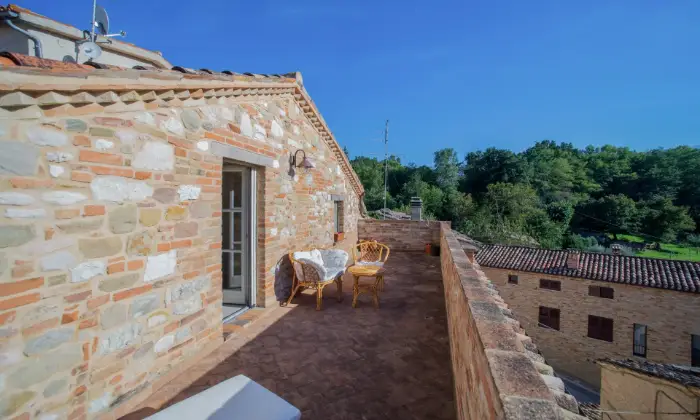 Rexer-San-Ginesio-Finemente-ristrutturata-Casa-nel-BORGO-a-COLDELLAIO-di-San-Ginesio-MC-BALCONE