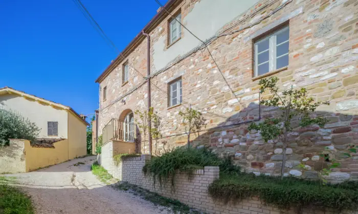 Rexer-San-Ginesio-Finemente-ristrutturata-Casa-nel-BORGO-a-COLDELLAIO-di-San-Ginesio-MC-ESTERNO