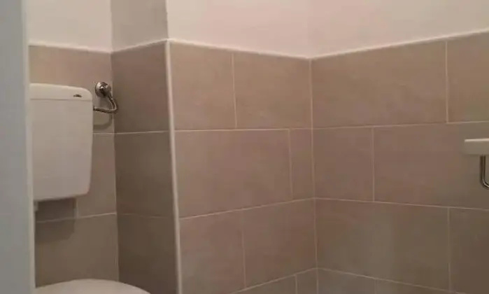 Rexer-Massa-Fondo-commerciale-centro-storico-BAGNO