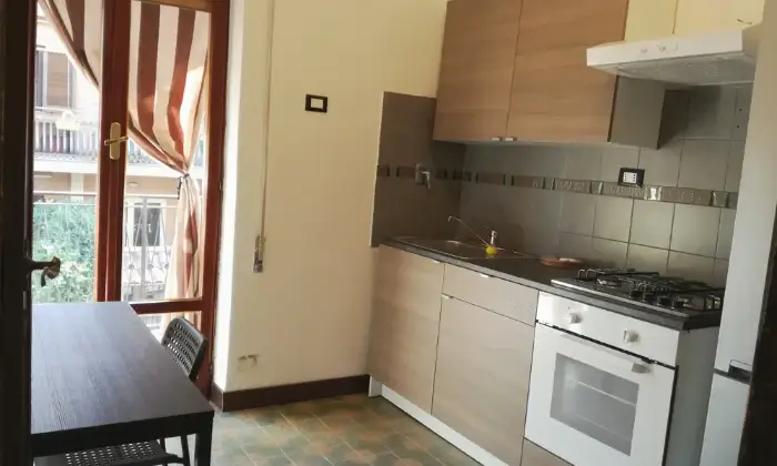 Rexer-Roma-Stanza-arredata-Tor-Vergata-CUCINA