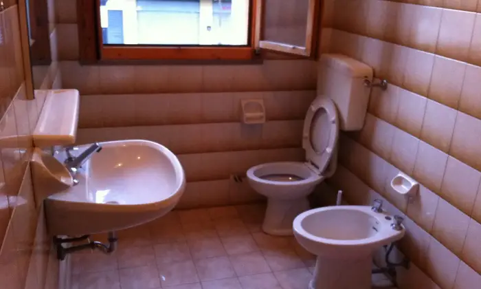 Rexer-Ravenna-Affitto-appartamento-Lido-di-Classe-con-vista-mare-BAGNO