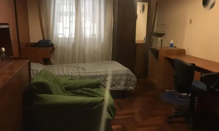 Rexer-Napoli-Fuorigrotta-Cavalleggeri-DAosta-fittasi-a-studente-universitario-ampia-camera-singola-ristrutturata-SALONE