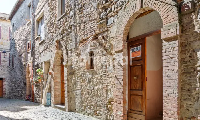 Rexer-Ficulle-CARATTERISTICO-APPARTAMENTO-SU-LIVELLI-ALTRO