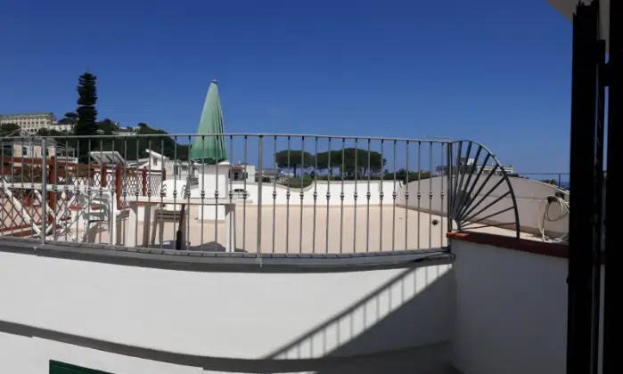 Rexer-Casamicciola-Terme-FITTO-BILOCALITRILOCALI-IN-CONTESTO-SIGNORILE-ALTRO