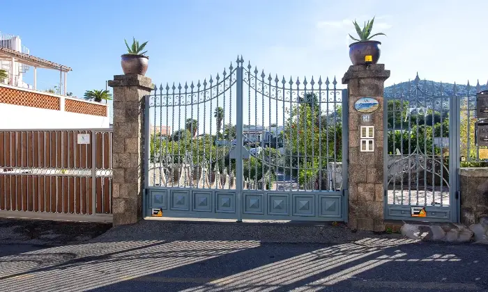 Rexer-Casamicciola-Terme-FITTO-BILOCALITRILOCALI-IN-CONTESTO-SIGNORILE-ALTRO