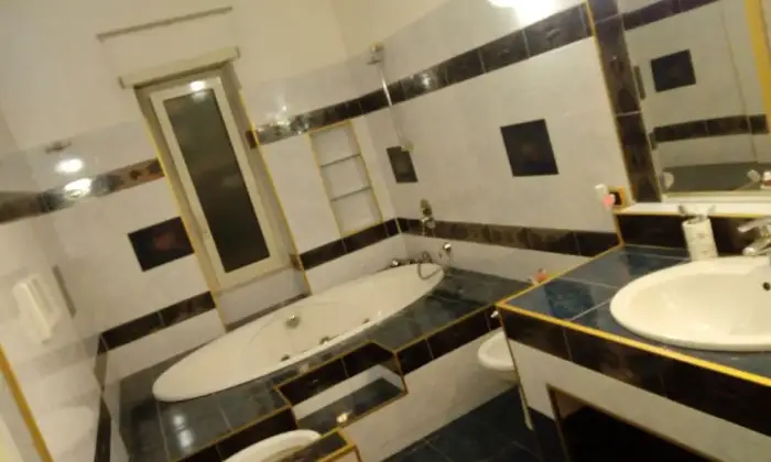 Rexer-Roma-Trlocale-arredato-mq-Roma-zona-GiardinettiTorvergata-BAGNO