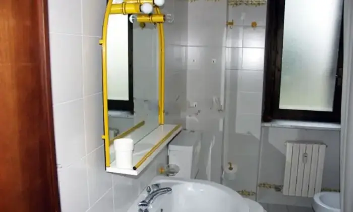 Rexer-Bordighera-Affitto-di-bilocale-in-via-Romana-Bordighera-BAGNO