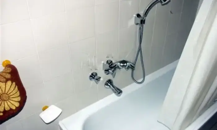 Rexer-Bordighera-Affitto-di-bilocale-in-via-Romana-Bordighera-BAGNO