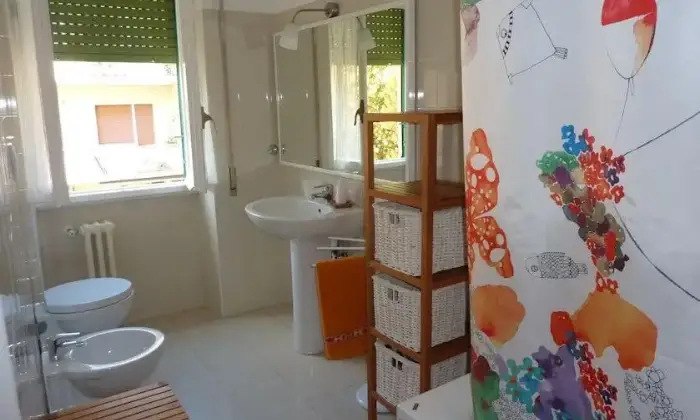 Rexer-Roma-NOMENTANO-POSTO-LETTO-PER-STUDENTESSA-O-PROFESSIONISTA-BAGNO