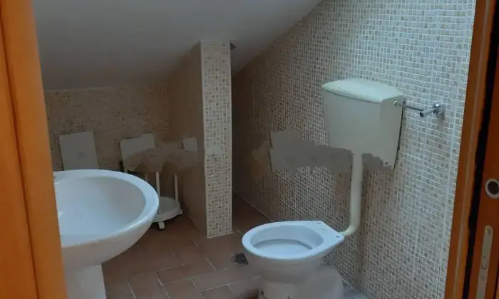 Rexer-San-Prisco-Mansarda-Viale-EUROPA-San-Prisco-BAGNO
