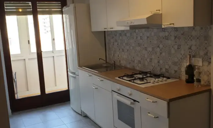 Rexer-Palermo-Affittasi-a-studentesselavoratrici-ampie-e-luminose-stanze-arredate-singole-CUCINA