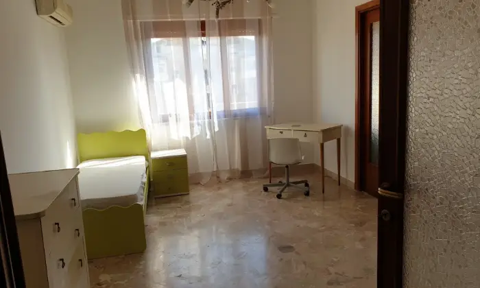 Rexer-Palermo-Affittasi-a-studentesselavoratrici-ampie-e-luminose-stanze-arredate-singole-CAMERA-DA-LETTO
