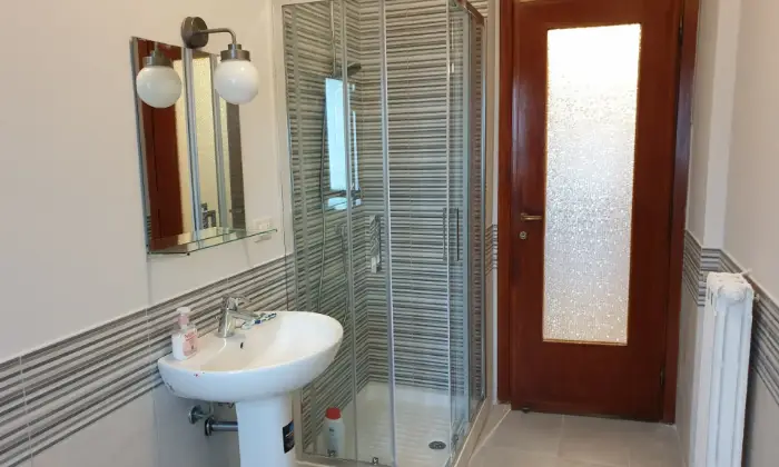 Rexer-Palermo-Affittasi-a-studentesselavoratrici-ampie-e-luminose-stanze-arredate-singole-BAGNO