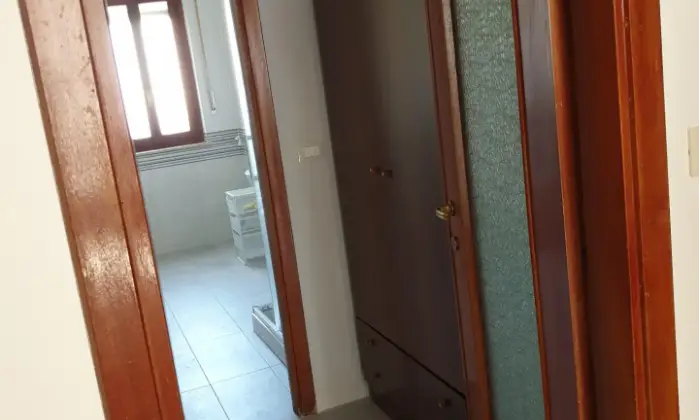 Rexer-Palermo-Affittasi-a-studentesselavoratrici-ampie-e-luminose-stanze-arredate-singole-BAGNO