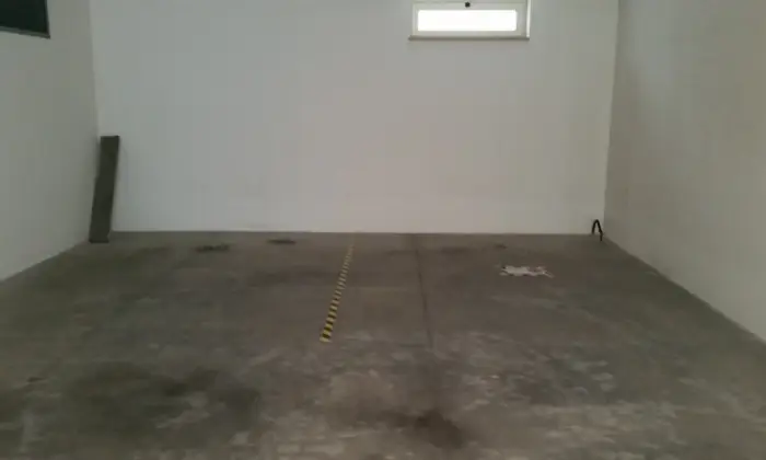 Rexer-Roseto-degli-Abruzzi-Affittasi-posto-auto-garage-GARAGE