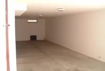 Rexer-Roseto-degli-Abruzzi-Affittasi-posto-auto-garage-GARAGE