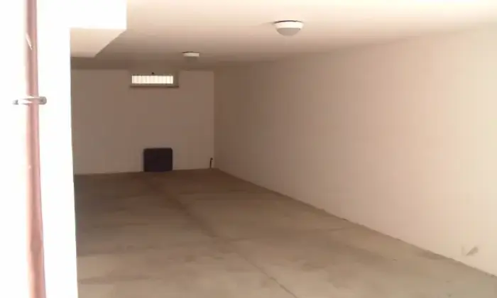 Rexer-Roseto-degli-Abruzzi-Affittasi-posto-auto-garage-GARAGE